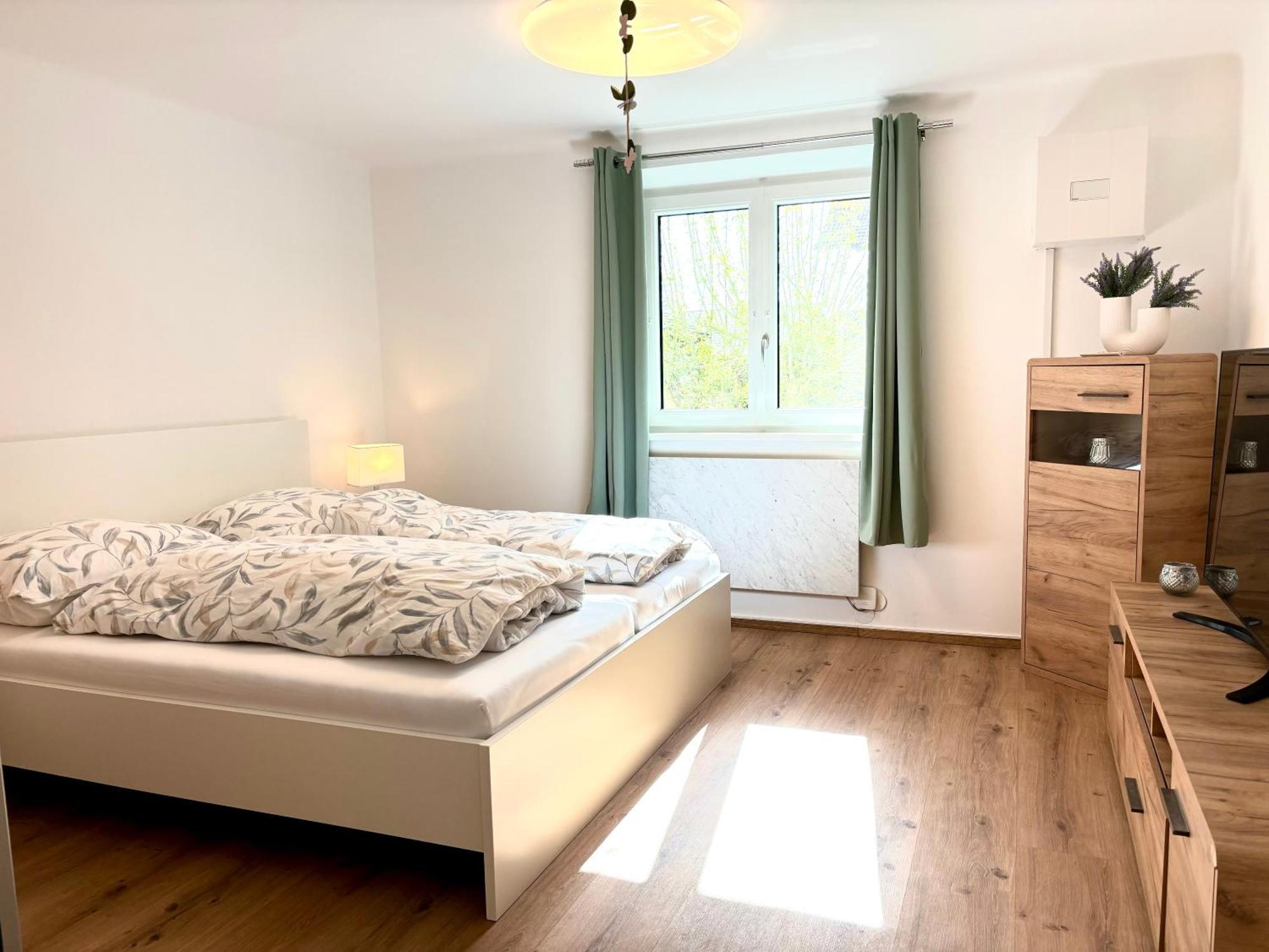 Gaesthaus "Seeblick" Seekirchen am Wallersee Room photo