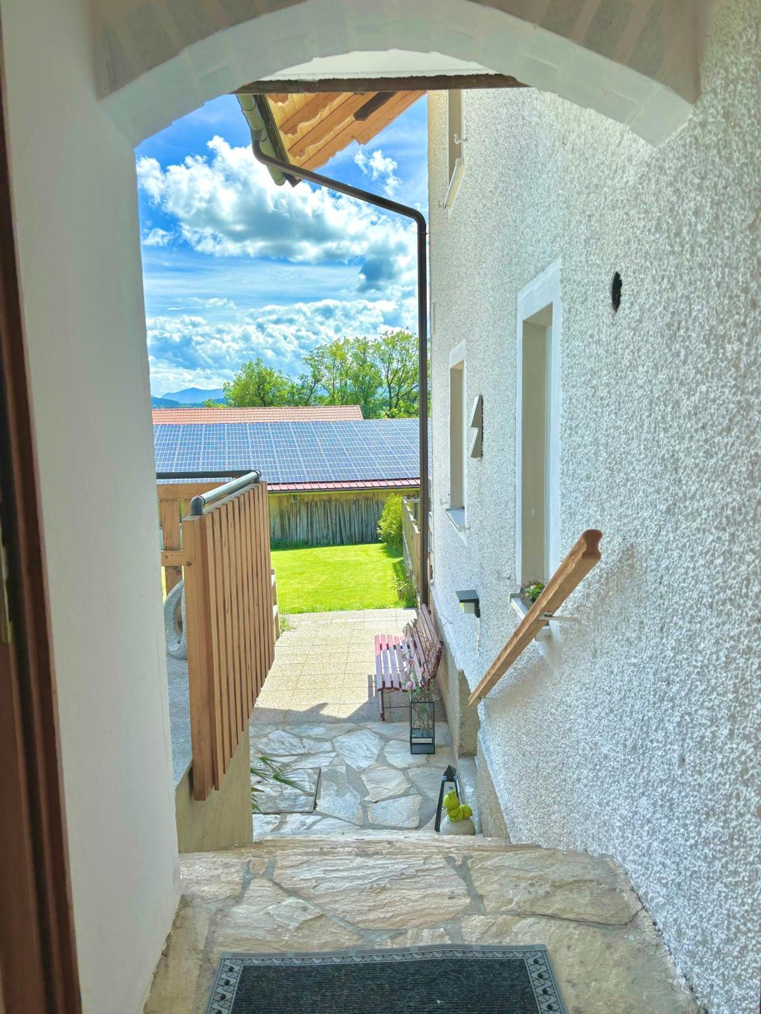 Gaesthaus "Seeblick" Seekirchen am Wallersee Exterior photo